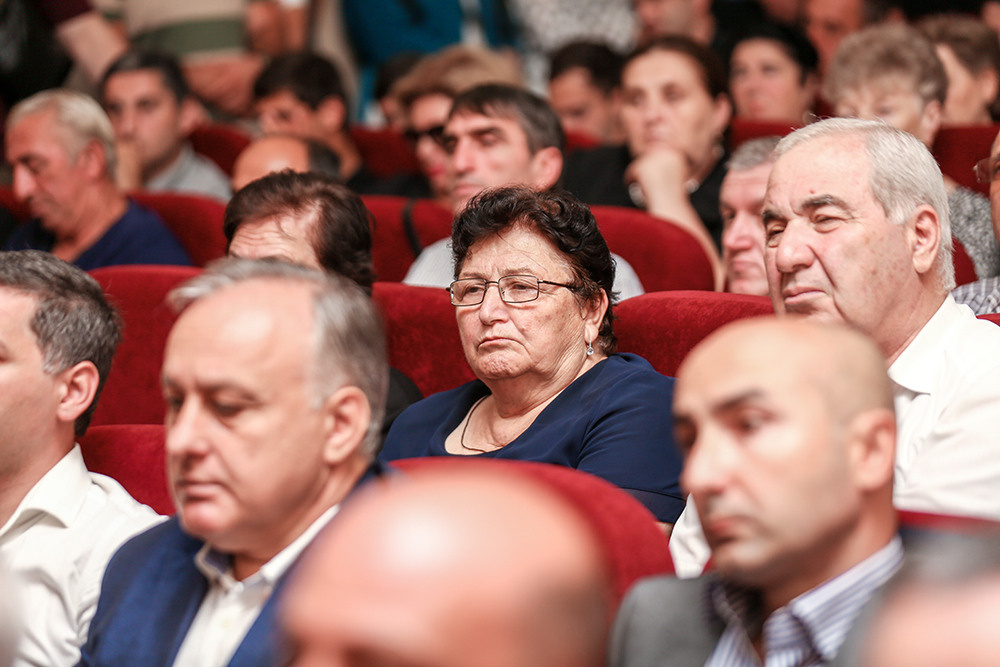 Мэр Сухума отчитался о положении дел…. Свадебный и семейный фотограф в Абхазии Эля Цишба