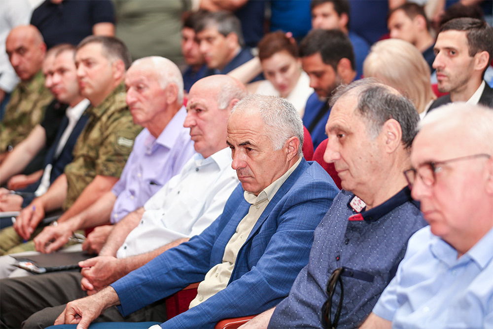 Мэр Сухума отчитался о положении дел…. Свадебный и семейный фотограф в Абхазии Эля Цишба