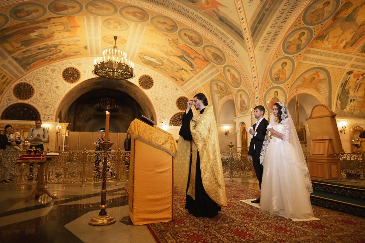 Венчание в главном Храме. Свадебный и репортажный фотограф в Москве и Московской области