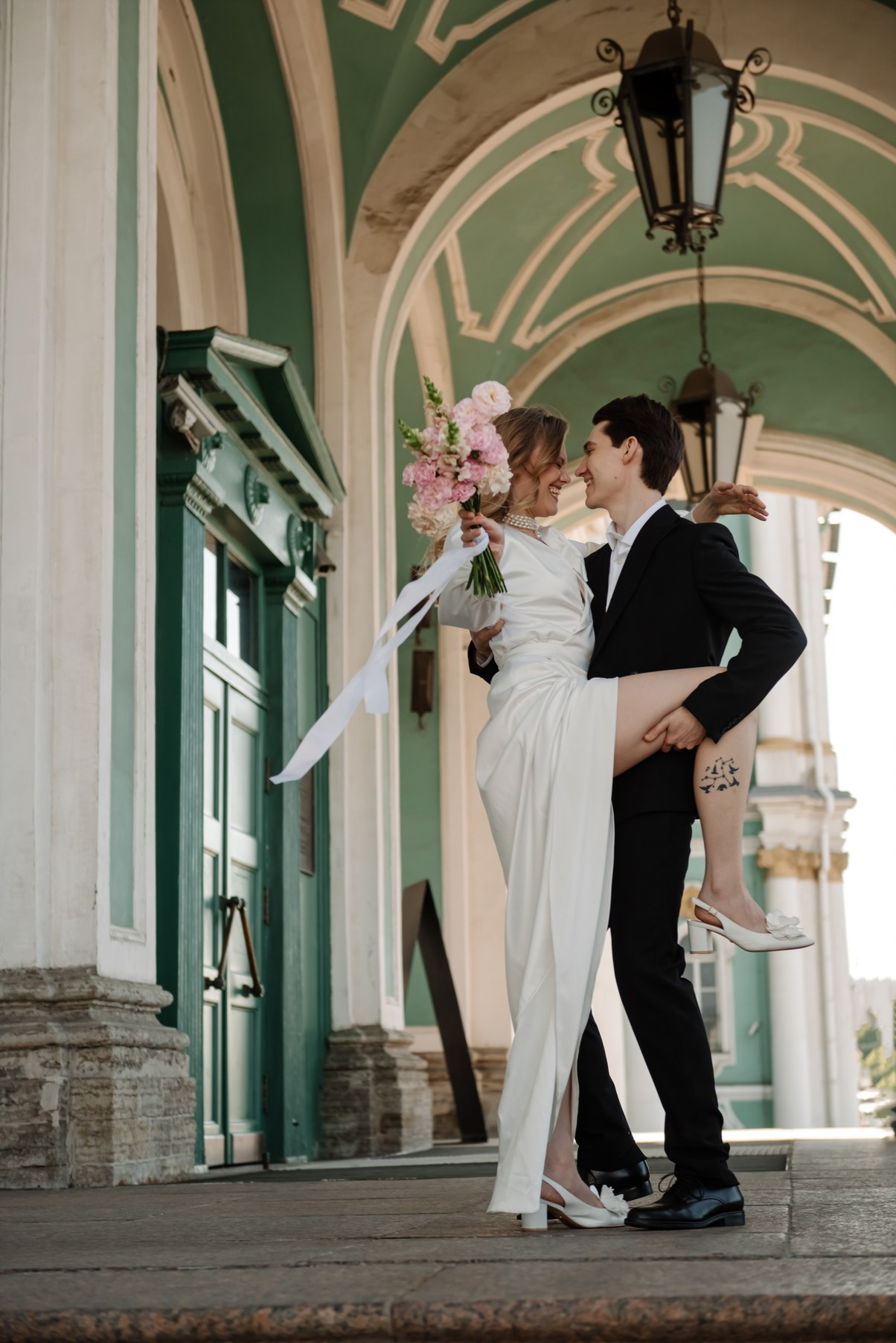 Прогулка у Эрмитажа. Свадебный и сеейный фотограф в Санкт-Петербурге Елена Худякова