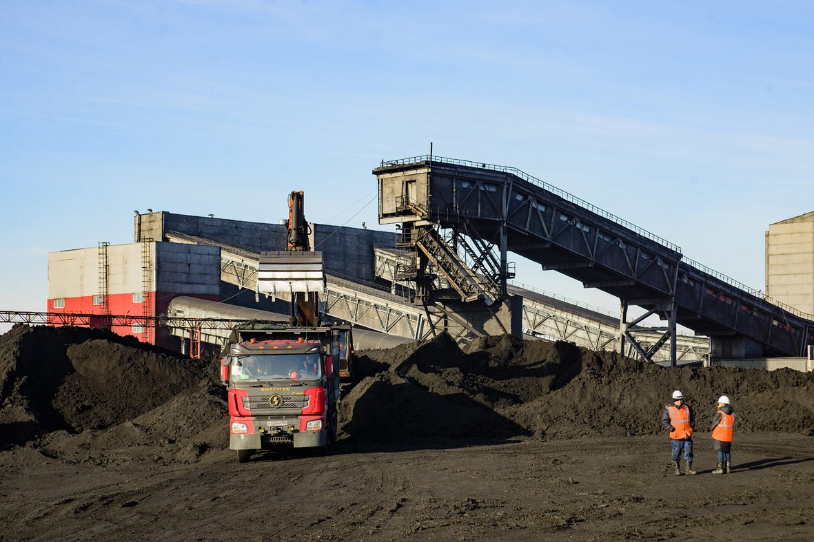 СИБАНТРАЦИТ угольный разрез. Фотограф Сергей Сергеев