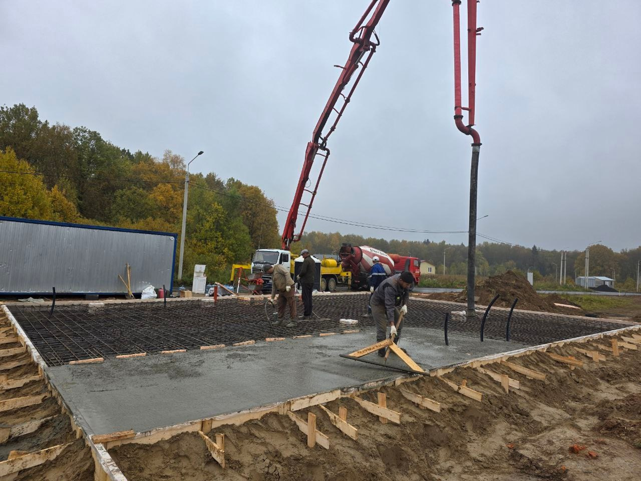 Заливка плиты бетоном