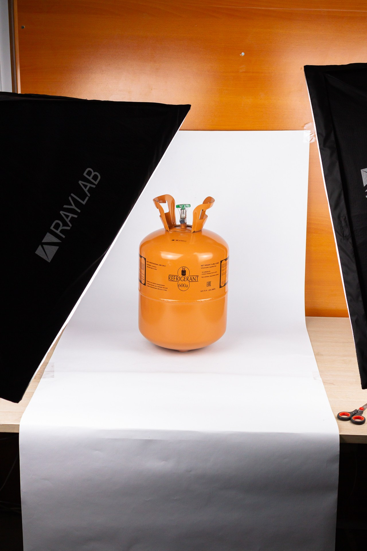 Backstage. Предметный фотограф в Симферополе Антон Катунин