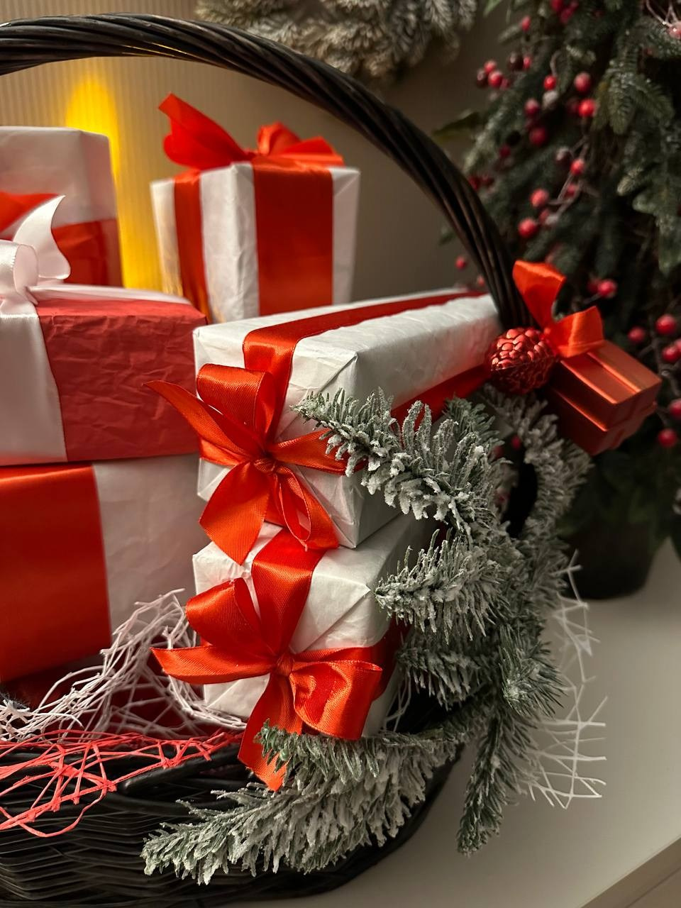 Новогодняя корзина. Студия подарочных наборов «Владия»