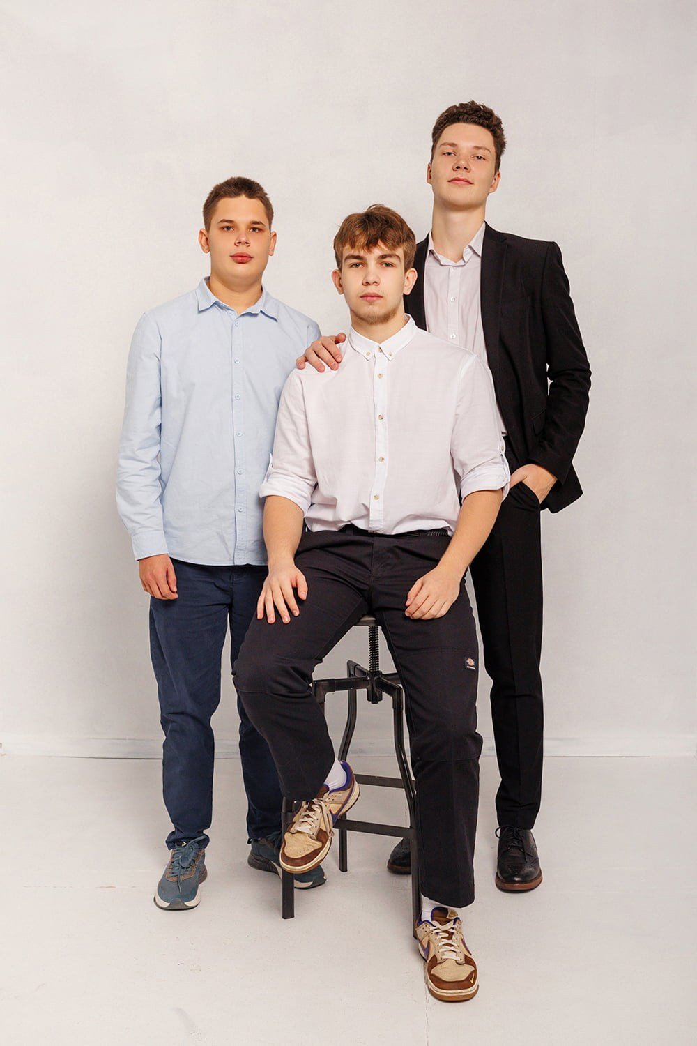 Фотосессия с цветными фильтрами 10 школа 11в. СИГМА | Студия выпускных альбомов Красноярск