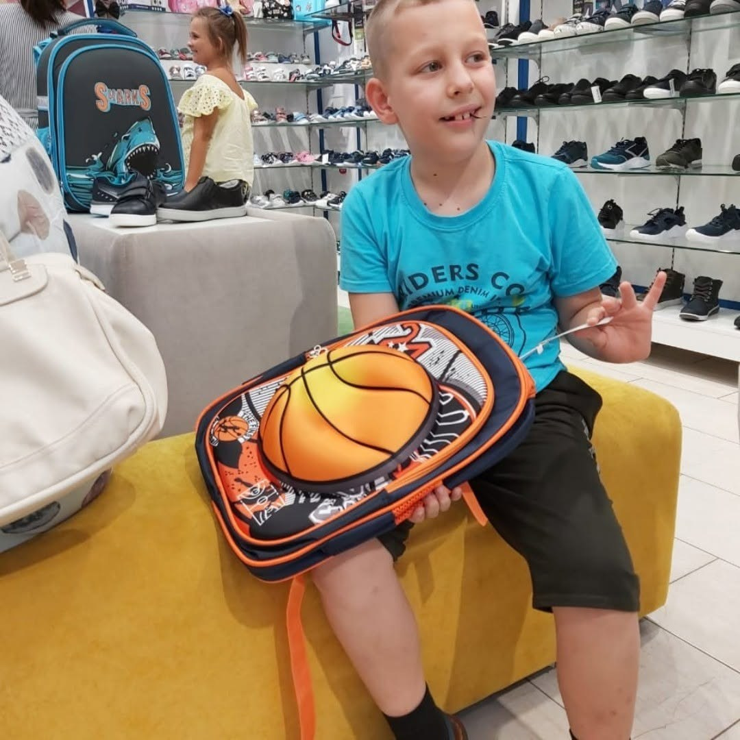 В добрый путь, первоклассники! Спасибо волшебникам из @kotofey.rostov за школьный старт в стиле и комфорте! 🎒👟✨