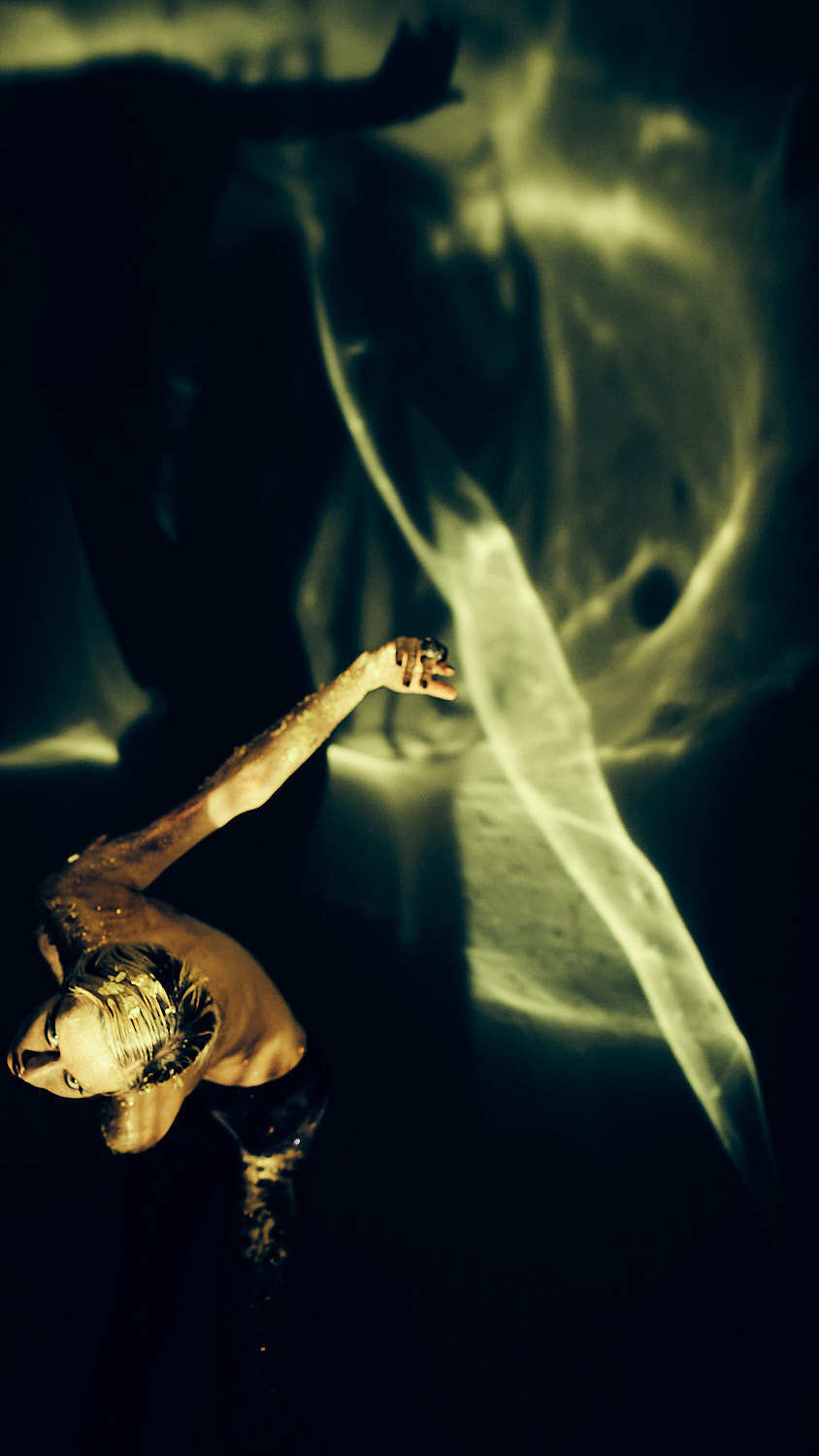 Арт-ню фотосессия с розами