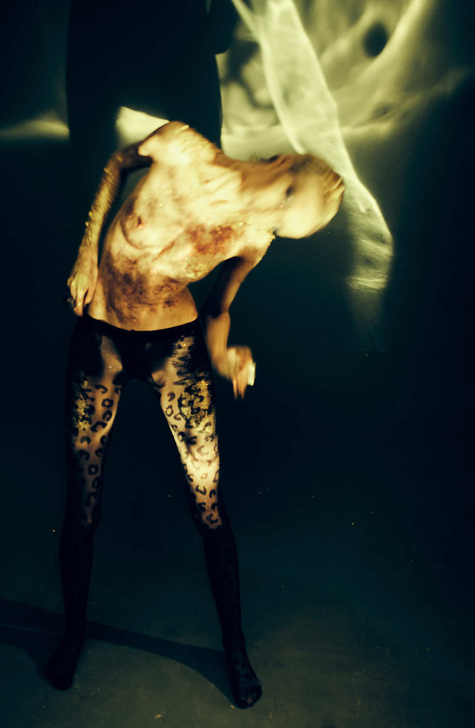 Арт-ню фотосессия с розами