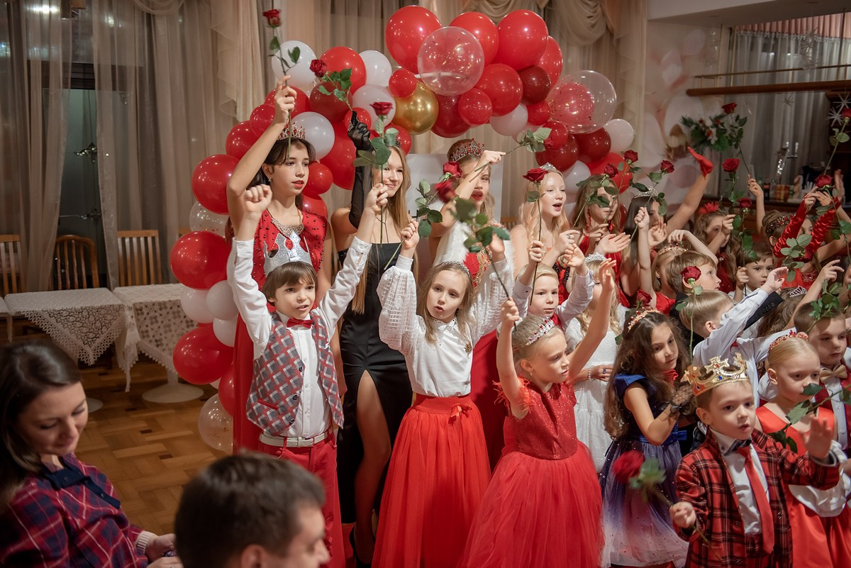 Выпускной в детской школе моделей HAPPYkids 2024. Семейный и коммерческий фотограф в Сочи Александр Бодунов