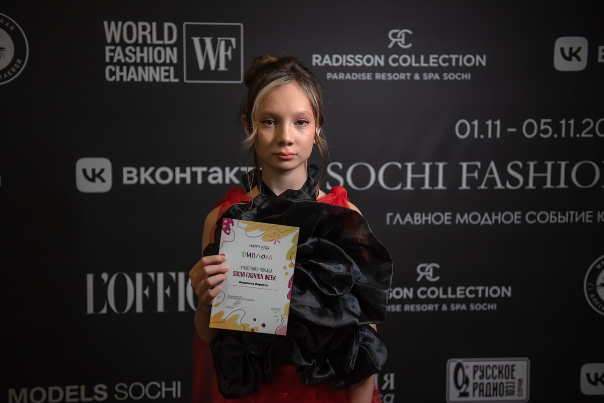 SochiFashionWeek2024 дизайнер Анохина Светлана. Семейный и коммерческий фотограф в Сочи Александр Бодунов