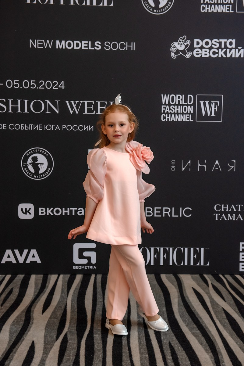 SochiFashionWeek2024 дизайнер Анохина. Семейный и коммерческий фотограф в Сочи Александр Бодунов