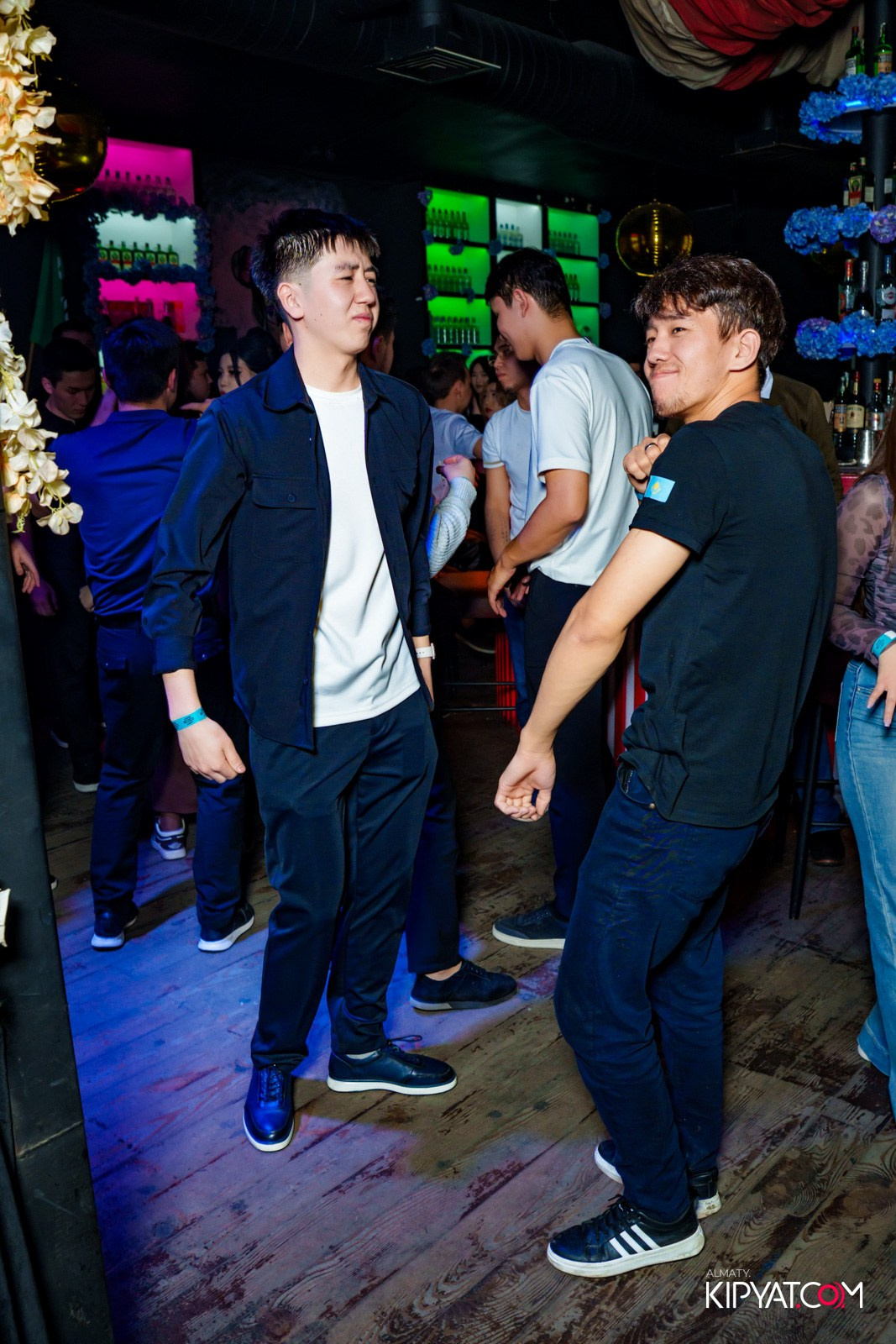 UYAT EMES BAR. КИПЯТКОМ АЛМАТЫ!