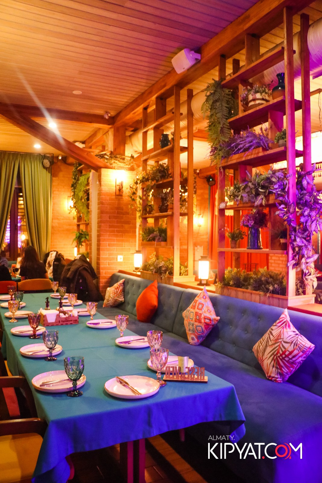 ГРУЗИНСКИЙ ДВОР НА КАБАНБАЙ БАТЫРА. КИПЯТКОМ АЛМАТЫ!