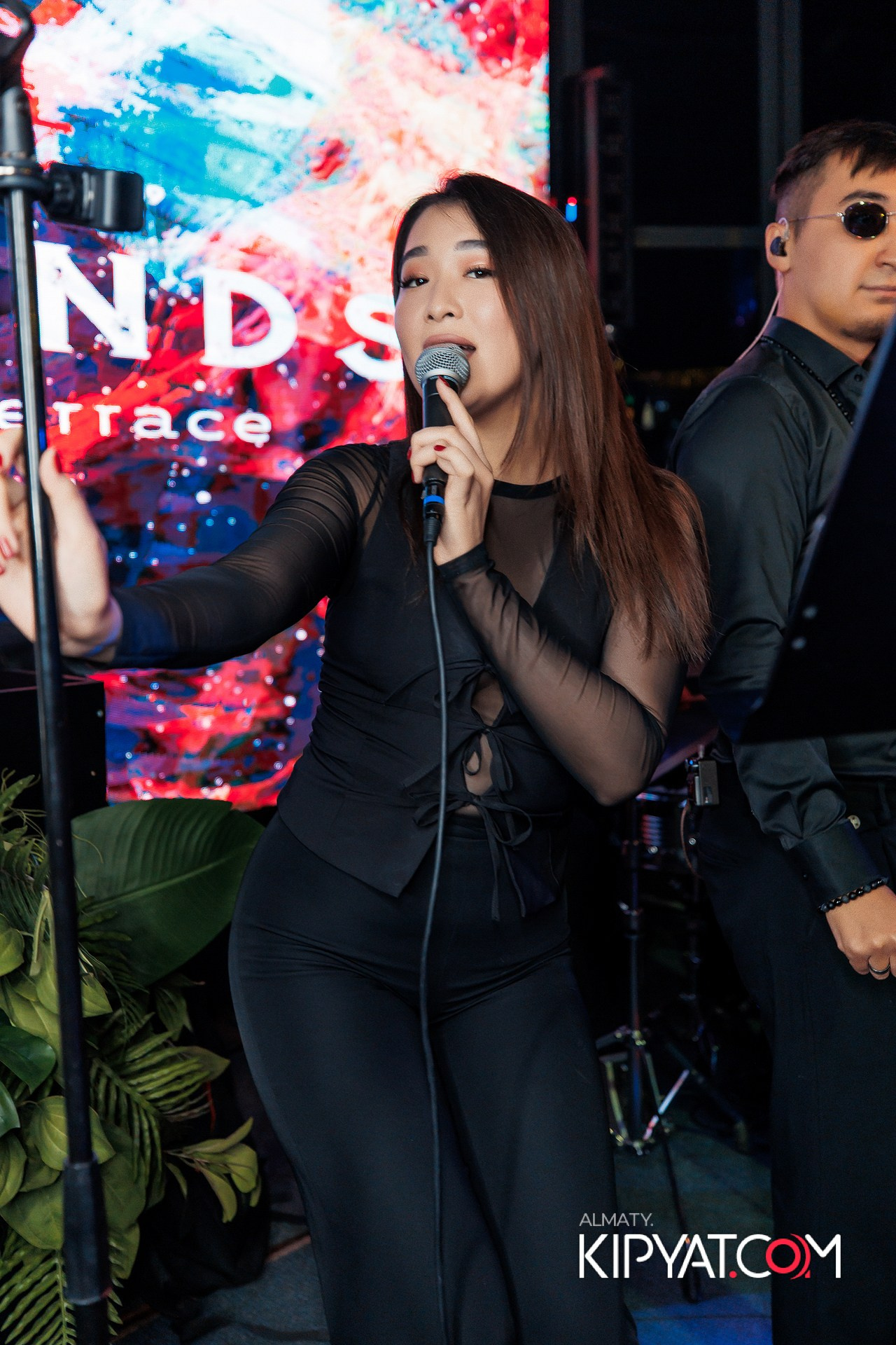 FRIENDS BAR & TERRACE. КИПЯТКОМ АЛМАТЫ!