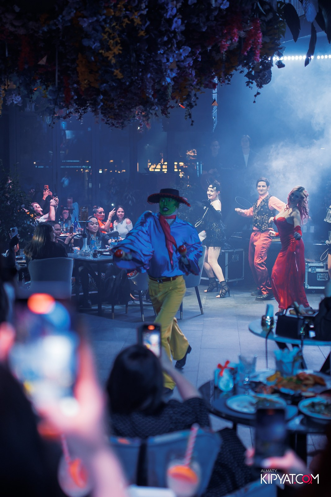 FRIENDS BAR & TERRACE. КИПЯТКОМ АЛМАТЫ!