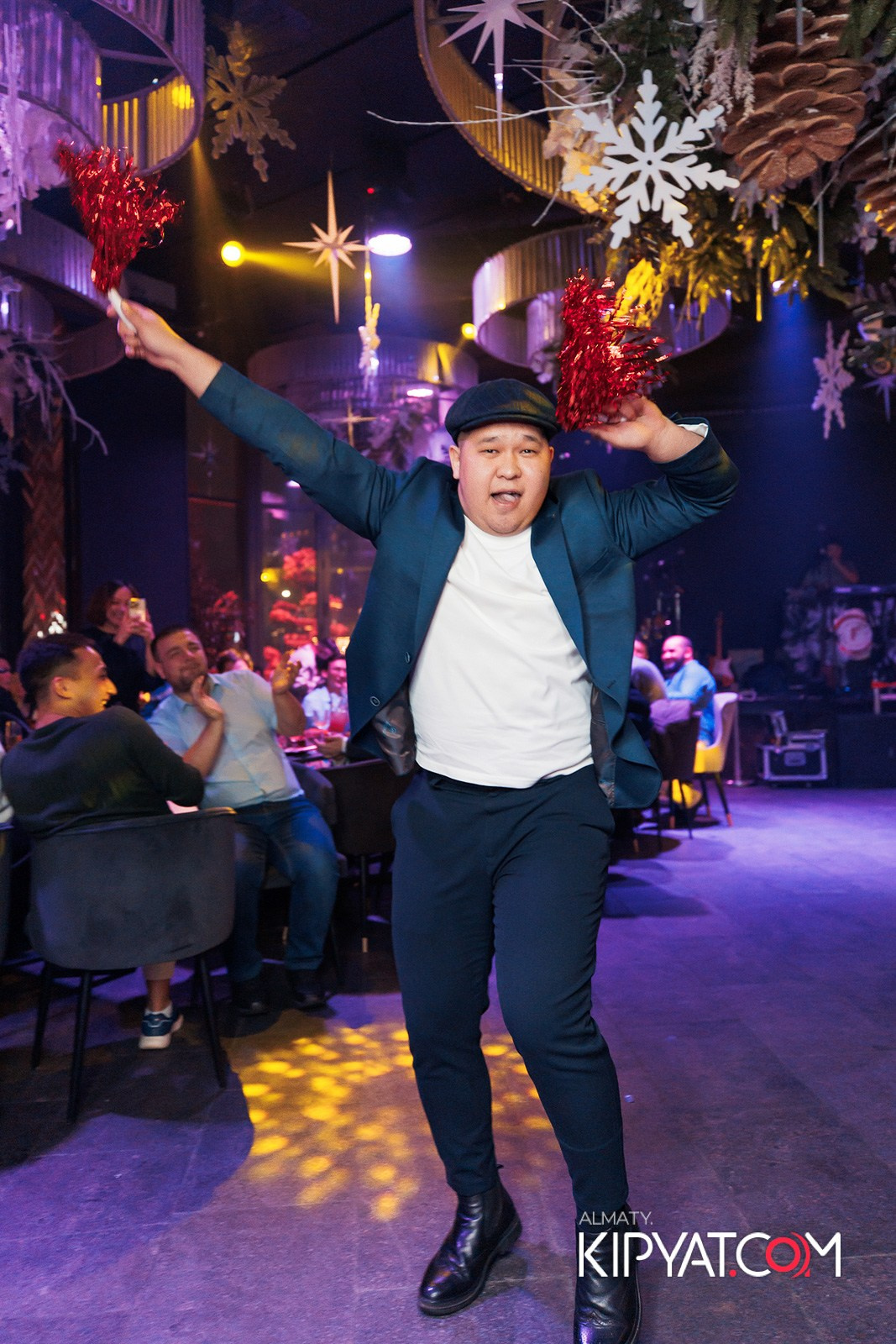 FRIENDS BAR & TERRACE. КИПЯТКОМ АЛМАТЫ!