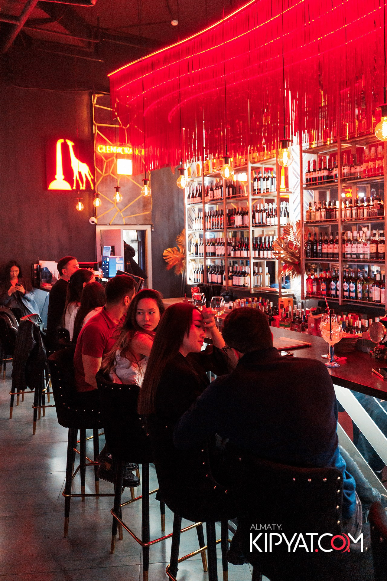 FRIENDS BAR & TERRACE. КИПЯТКОМ АЛМАТЫ!