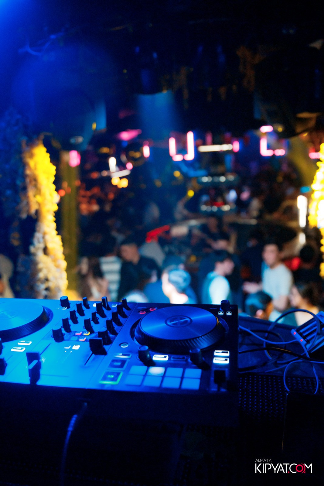 UYAT EMES BAR. КИПЯТКОМ АЛМАТЫ!