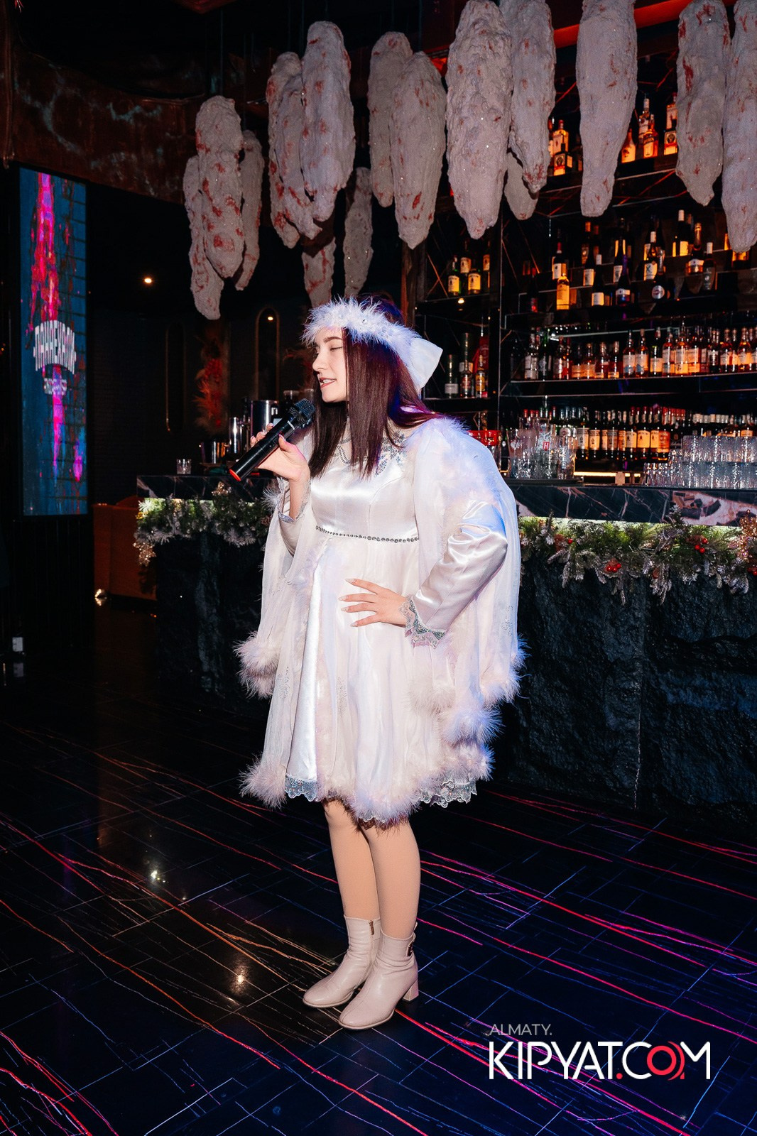 БАР ПАНАЕХАЛИ НА ТОЛЕ БИ. КИПЯТКОМ АЛМАТЫ!