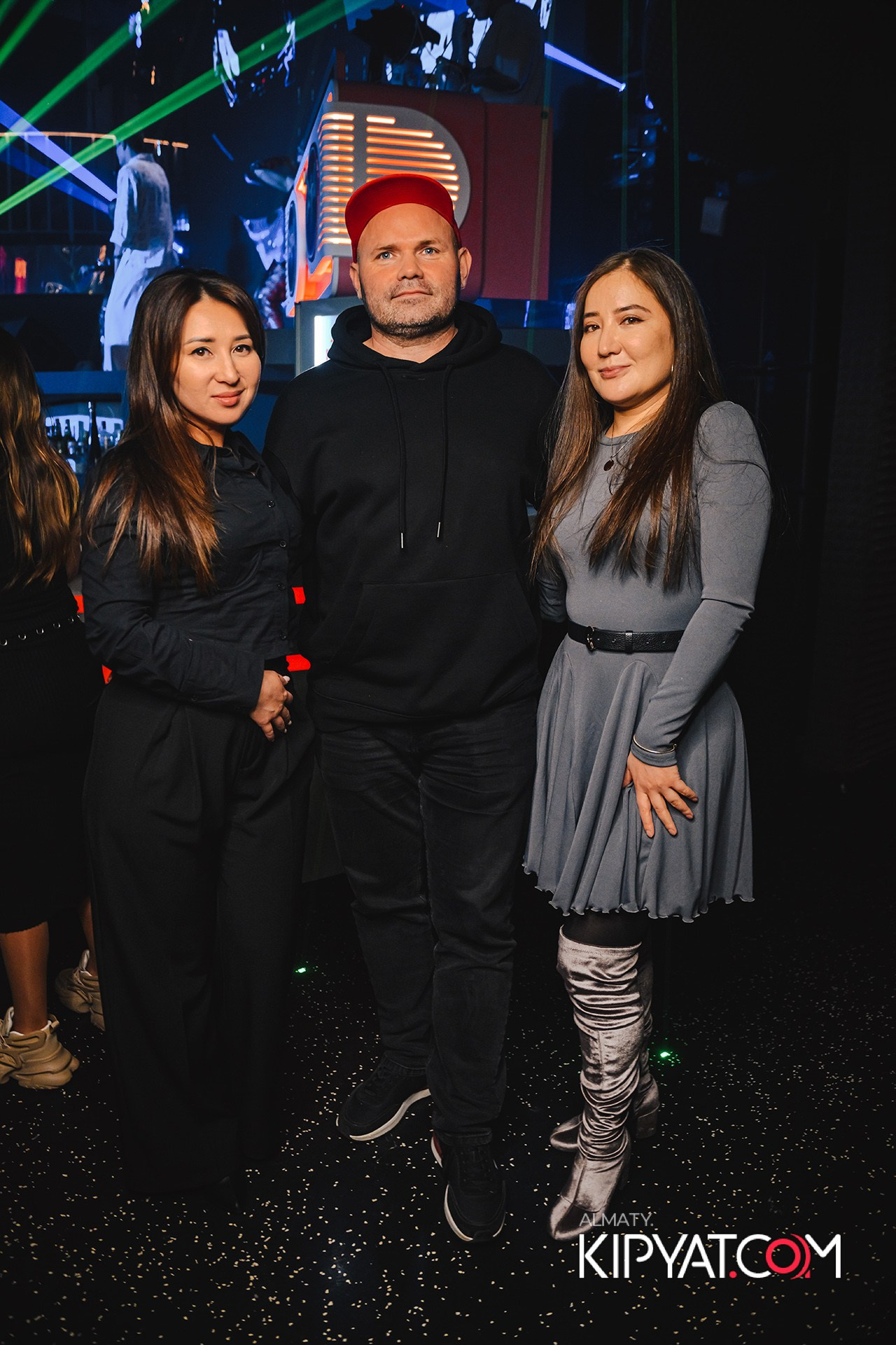 ВЫСТУПЛЕНИЕ ГРУППЫ ВИРУС SANTA BARBARA. КИПЯТКОМ АЛМАТЫ!