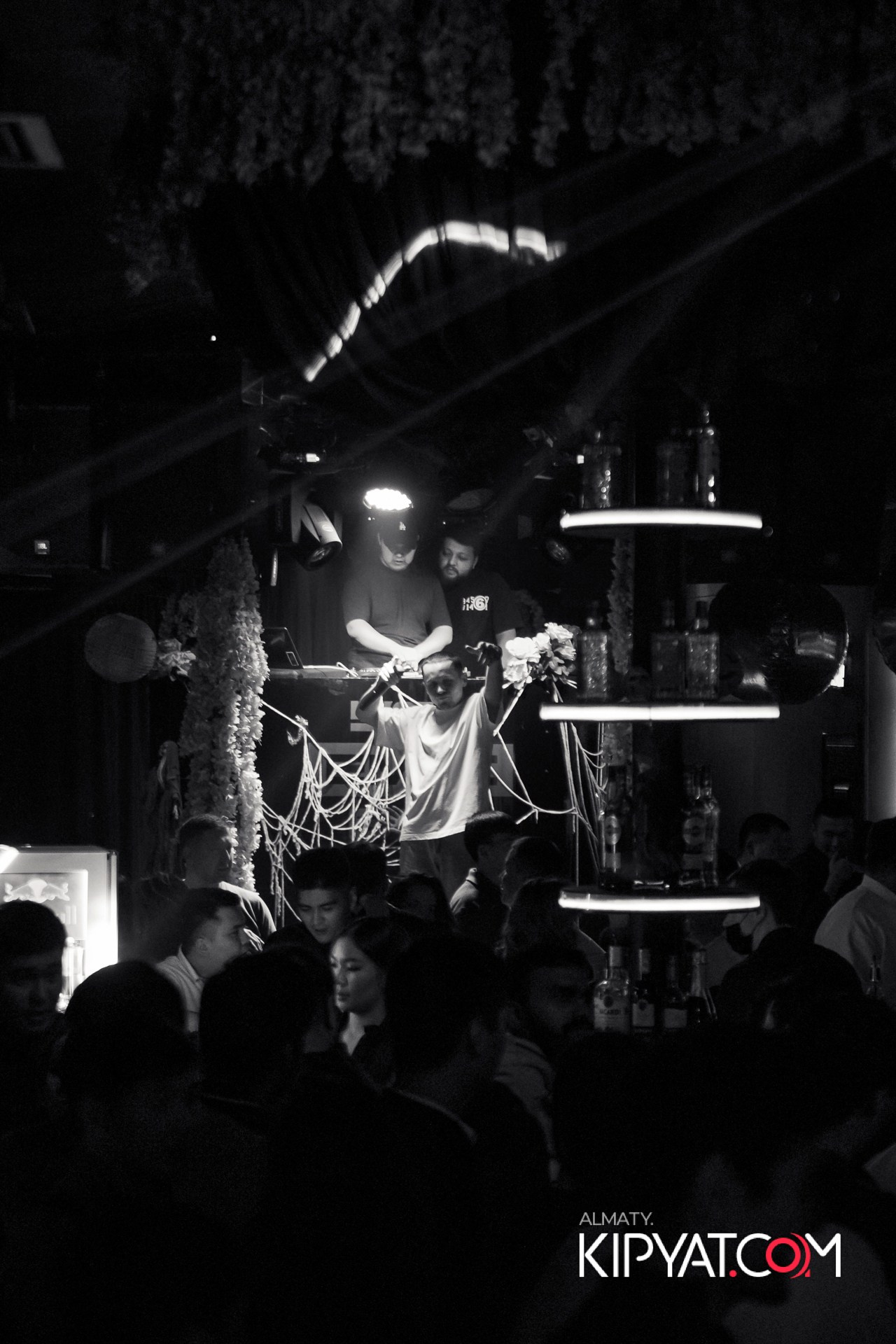 UYAT EMES BAR. КИПЯТКОМ АЛМАТЫ!