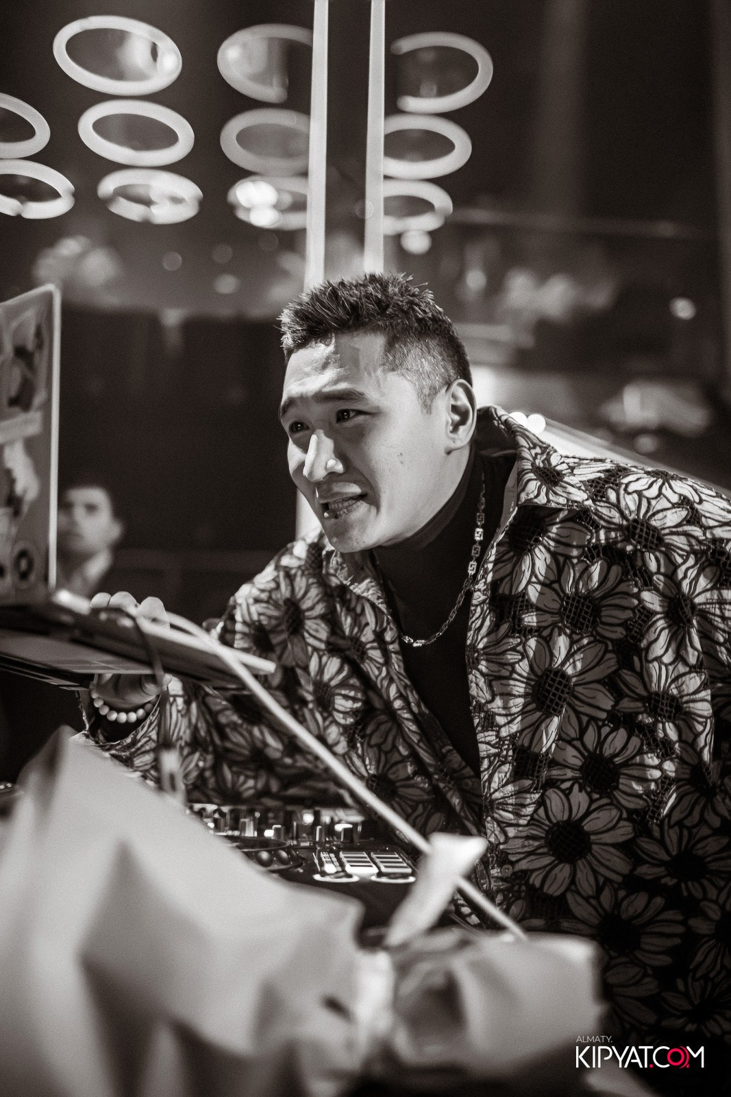 SANTA RAVE В НОЧНОМ КЛУБЕ SANTA BARBARA. КИПЯТКОМ АЛМАТЫ!