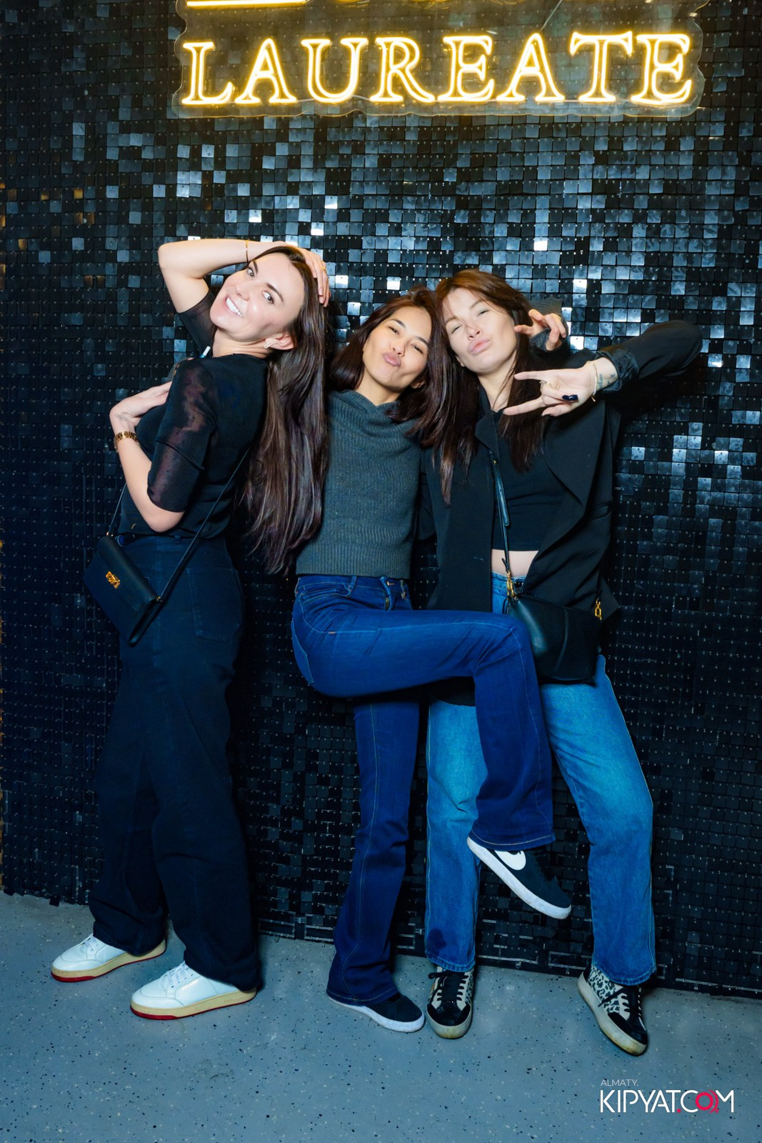 LAUREATE KARAOKE HALL. КИПЯТКОМ АЛМАТЫ!