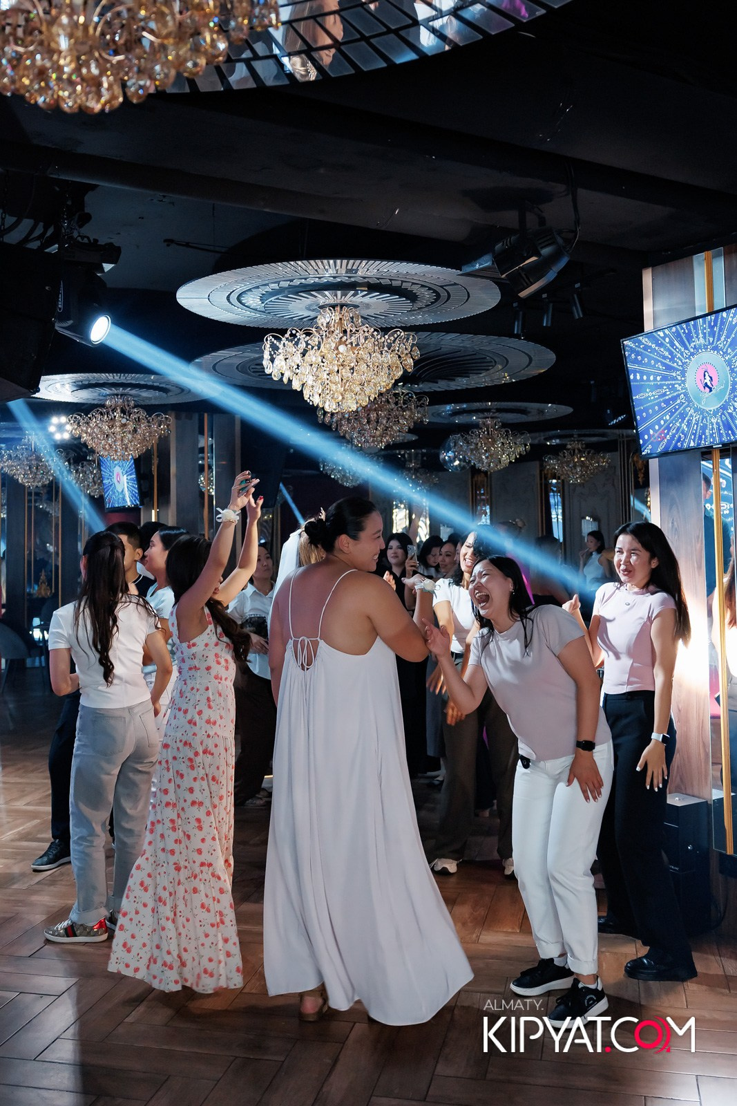 ЗАЯ, НА БИС. КИПЯТКОМ АЛМАТЫ!