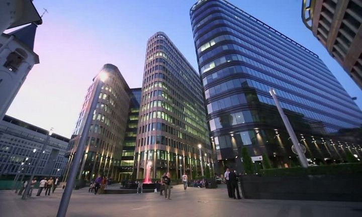 Локация в БЦ Москвы — атриум с естественным светом