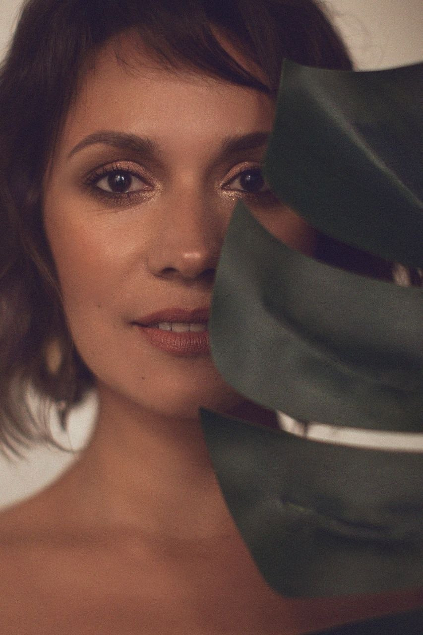 Женский портрет. Женский фотограф в Санк-Петербурге и Москве — фотосессия девушки в студии, портрет, фотосъемка