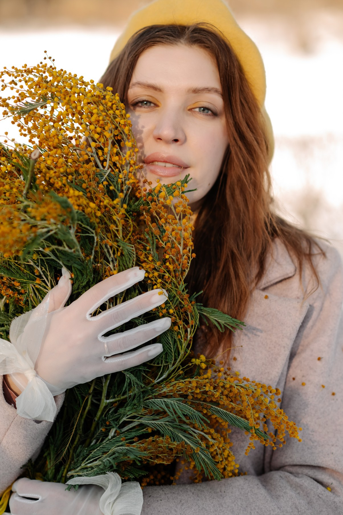 Анастасия с мимозой. Свадебный и сеейный фотограф в Санкт-Петербурге Елена Худякова