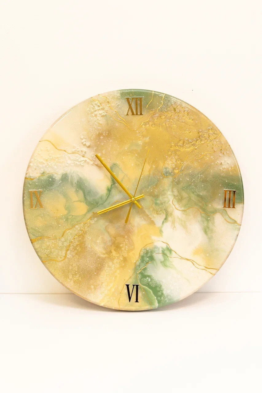 Часы из эпоксидный смолы. Художник Якимова Юлия картины в интерьер и предметы декора