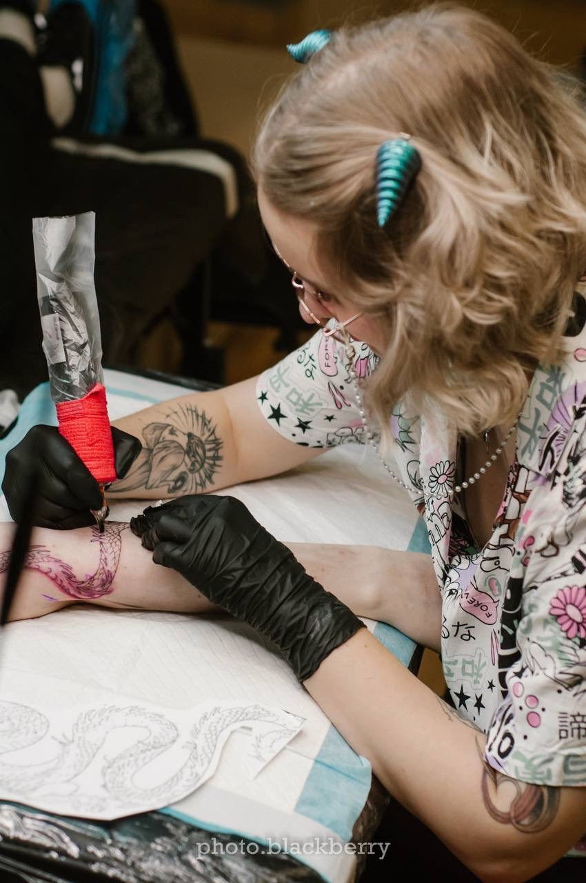 Tattoo journey. Люблю снимать не только эмоции людей, но и автомобили.Живу в Челябинске, ну и конечно как же без путешествий по городам