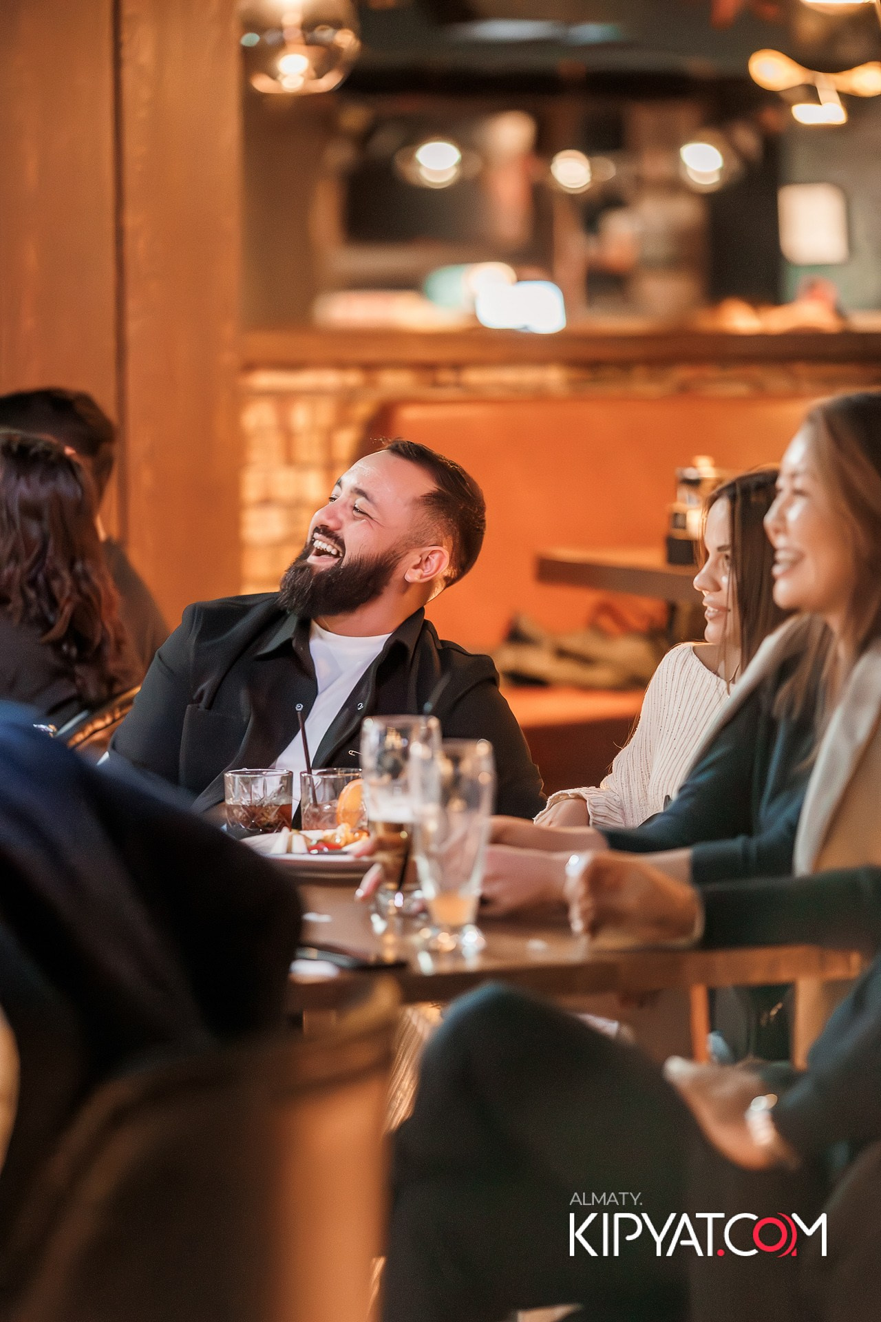 СОЛЬНЫЙ СТЕНДАП КОНЦЕРТ АЛЕКСАНДРА МЕРКУЛЬ. КИПЯТКОМ АЛМАТЫ!