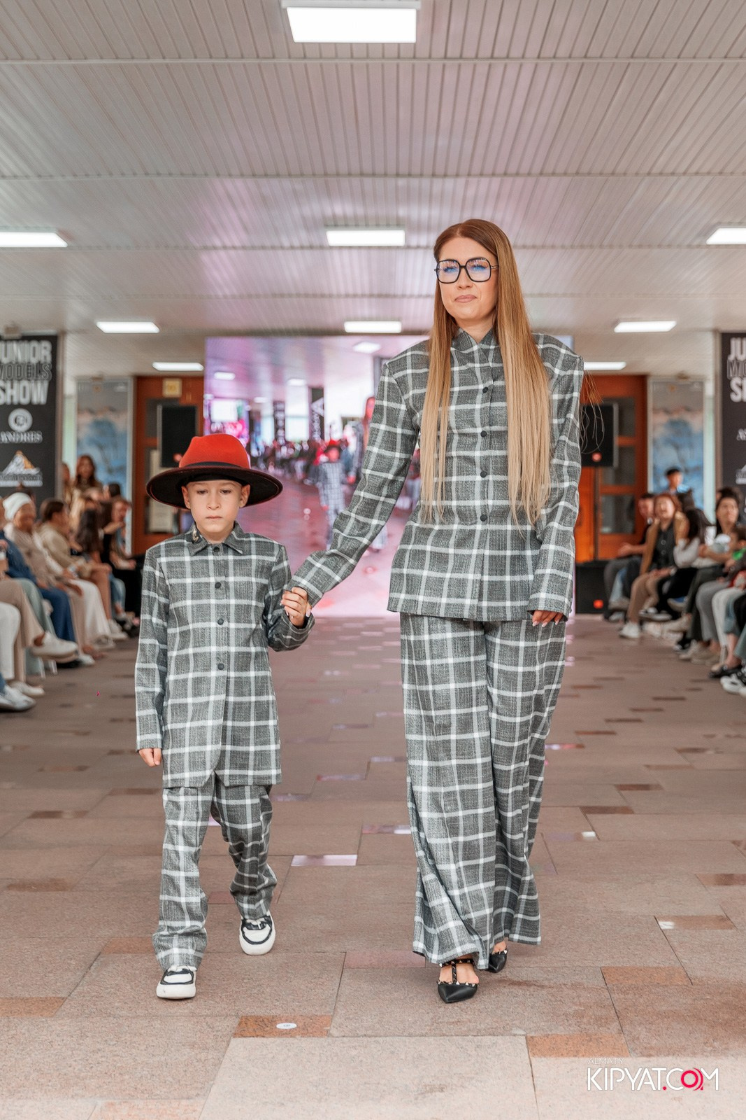 JUNIOR FASHION SHOW. КИПЯТКОМ АЛМАТЫ!