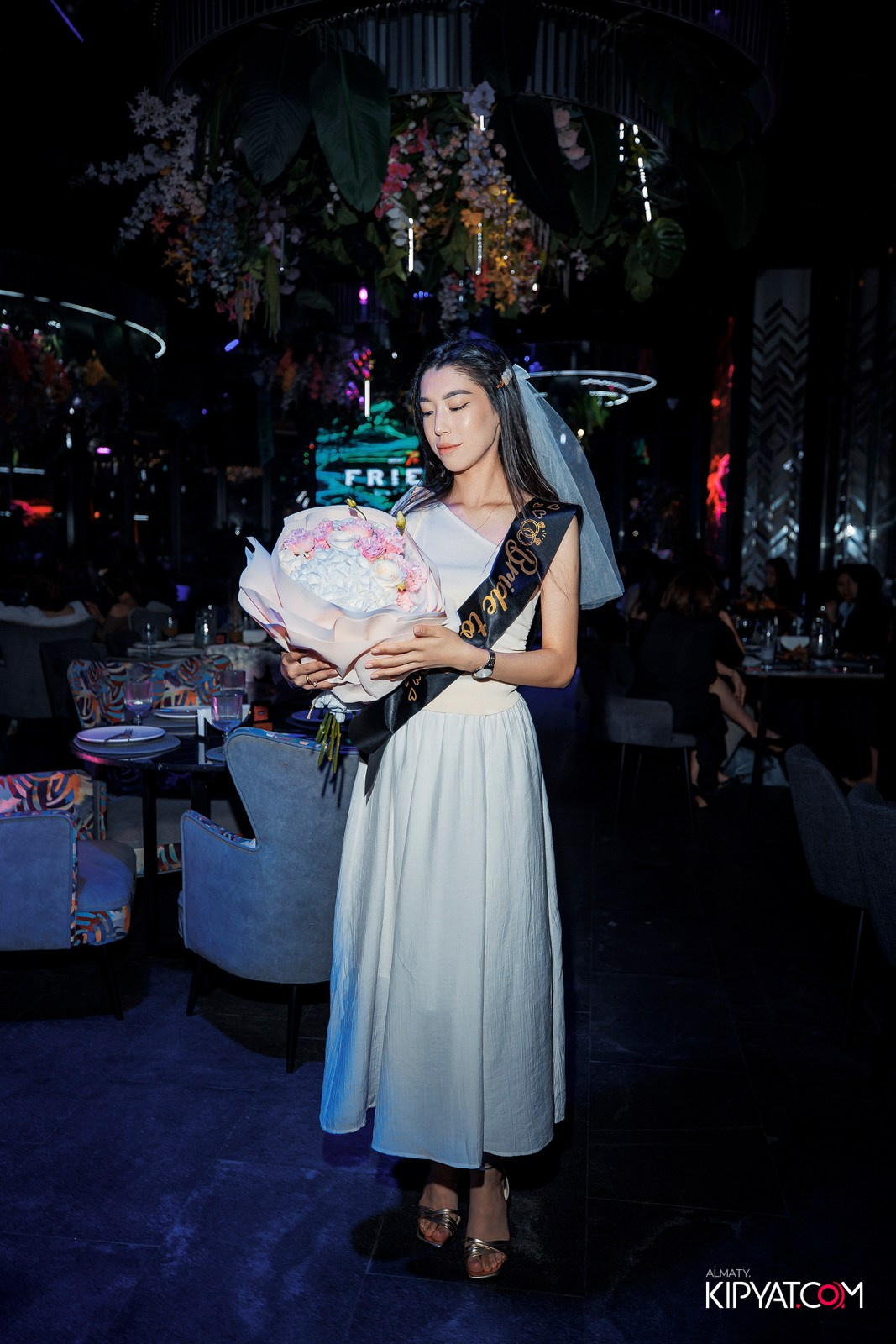 FRIENDS BAR & TERRACE. КИПЯТКОМ АЛМАТЫ!