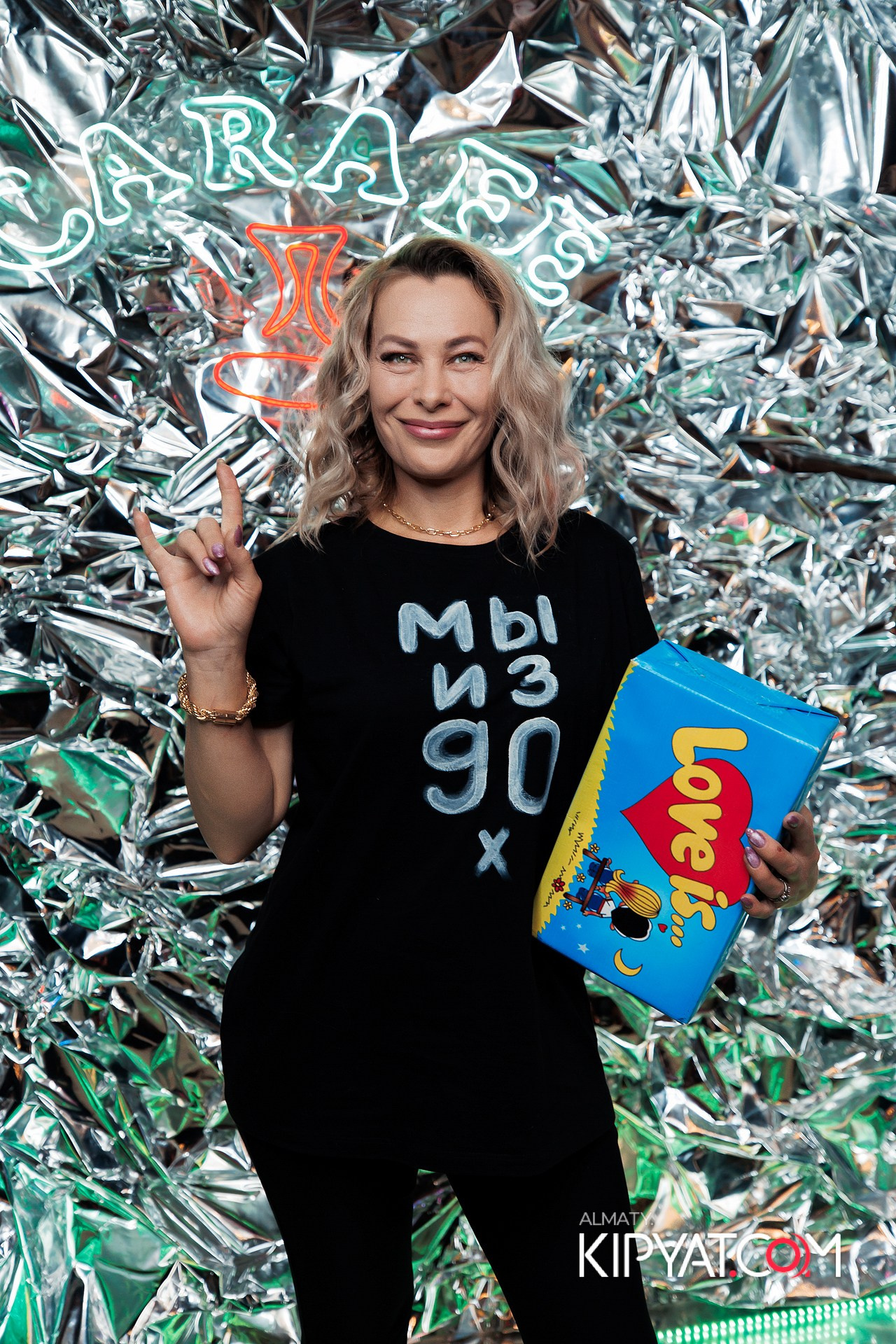 ВЕЧЕРИНКА 90Х КАФЕ CARAFE. КИПЯТКОМ АЛМАТЫ! Фотосъемка мероприятий в Алматы