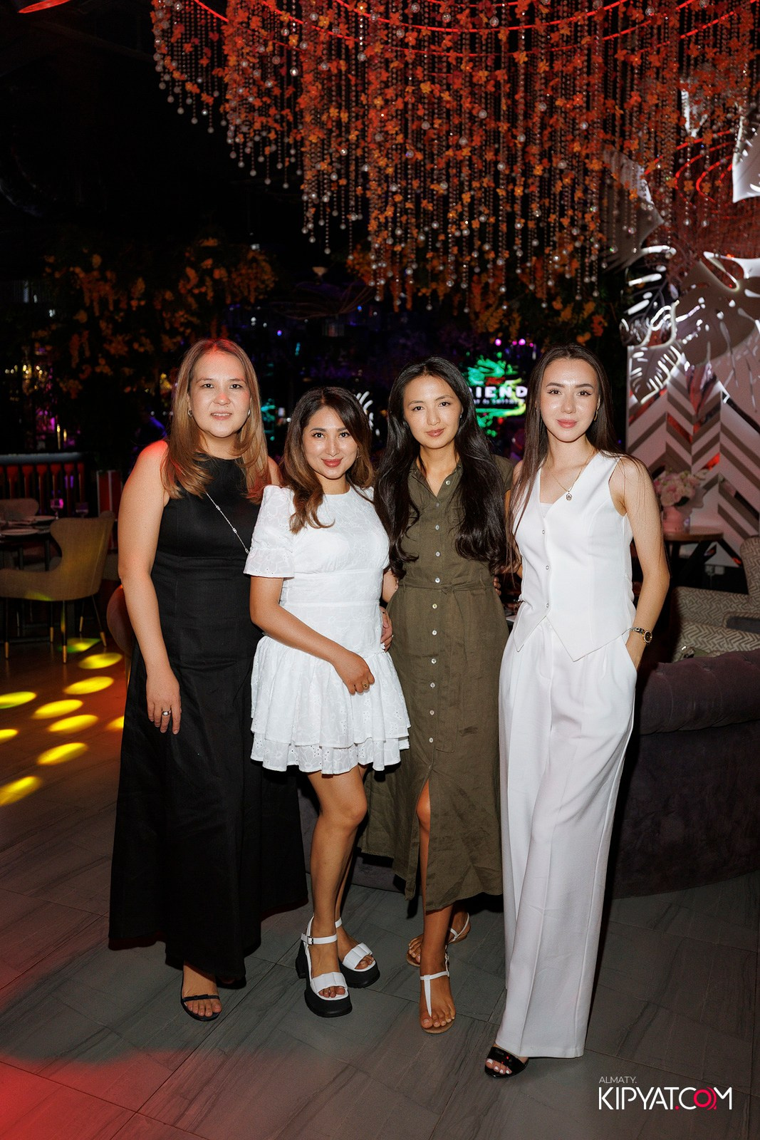 FRIENDS BAR & TERRACE. КИПЯТКОМ АЛМАТЫ! Фотосъемка мероприятий в Алматы