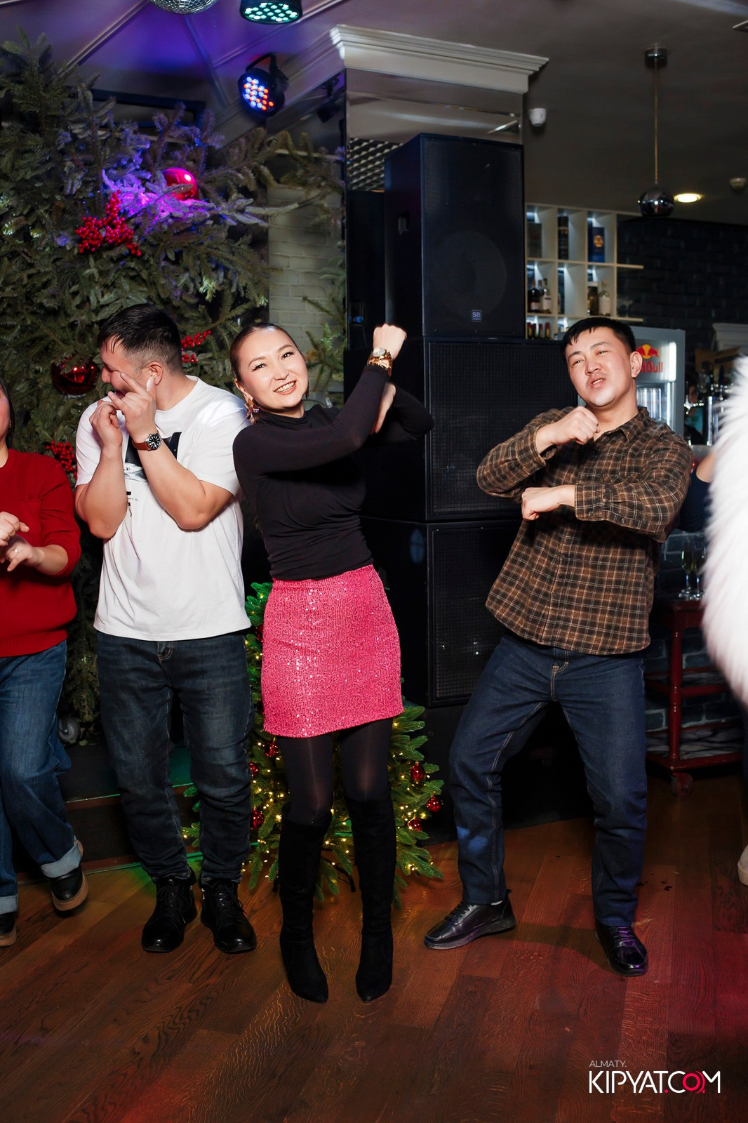 УХО И МЕДВЕДЬ НА КУРМАНГАЗЫ. КИПЯТКОМ АЛМАТЫ! Фотосъемка мероприятий в Алматы