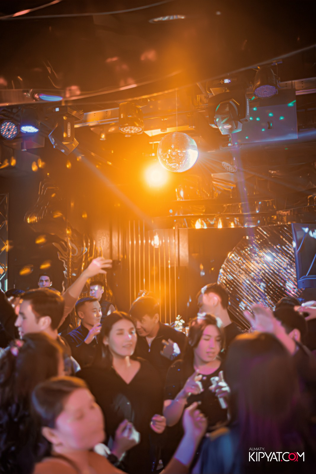 MOOD KARAOKE & TERRACE. КИПЯТКОМ АЛМАТЫ!