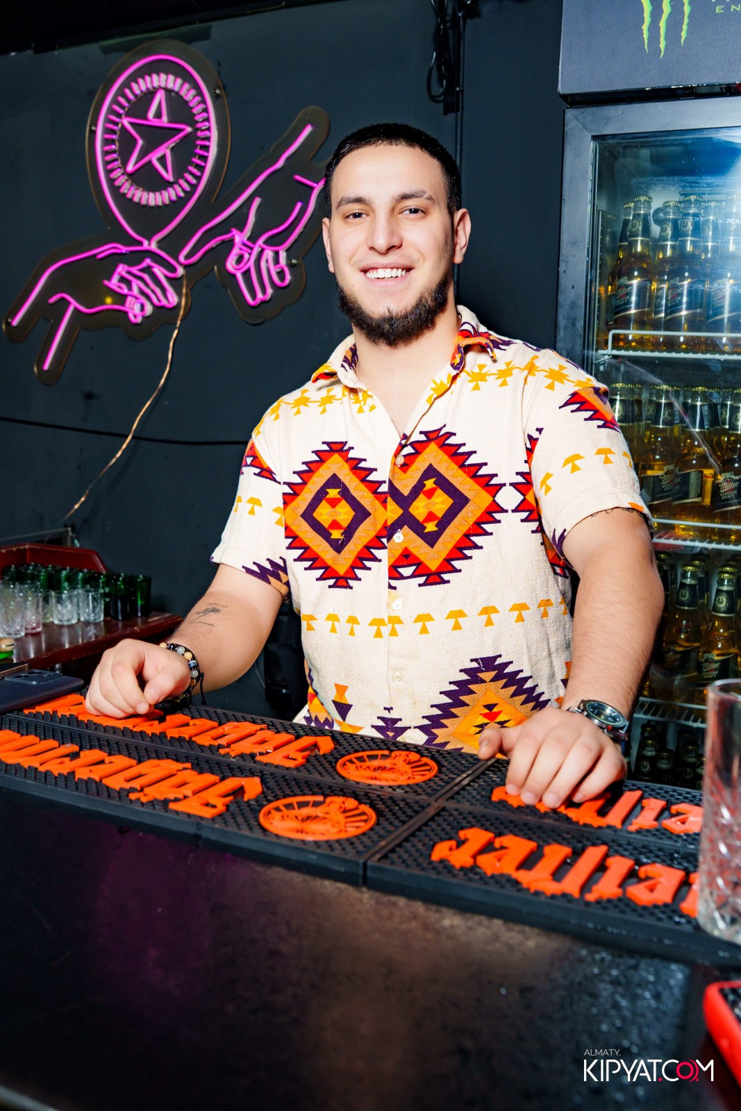 UYAT EMES BAR. КИПЯТКОМ АЛМАТЫ!