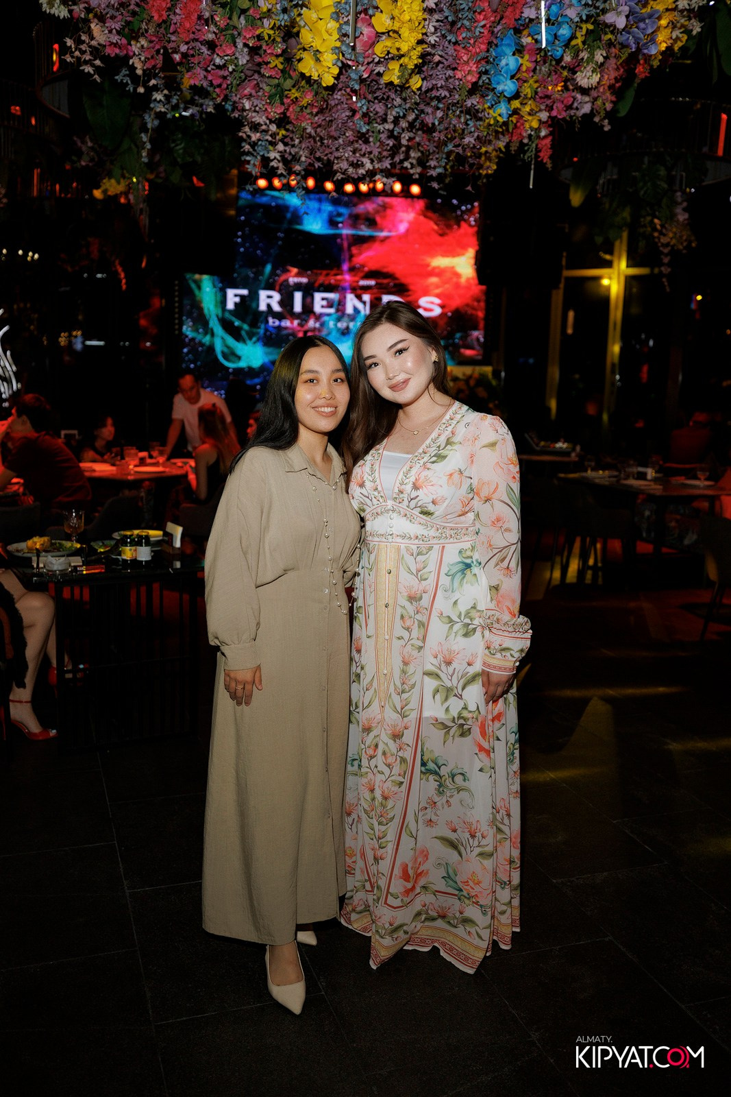FRIENDS BAR & TERRACE. КИПЯТКОМ АЛМАТЫ! Фотосъемка мероприятий в Алматы