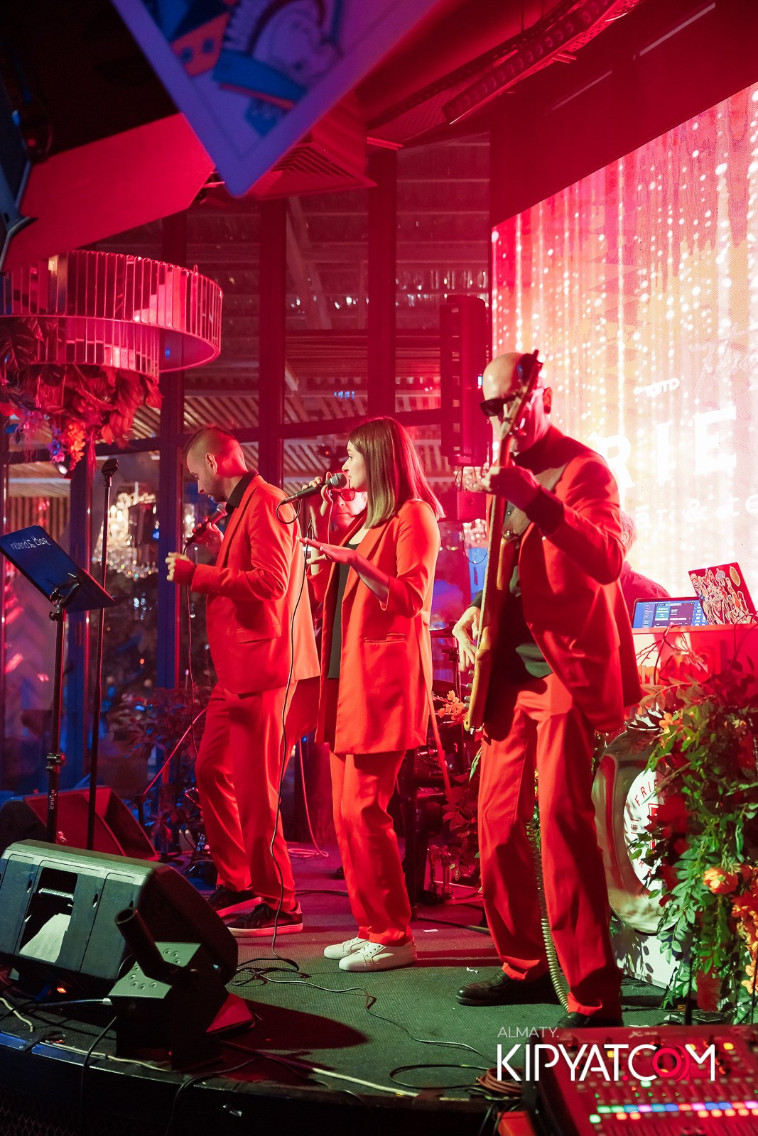 FRIENDS BAR & TERRACE. КИПЯТКОМ АЛМАТЫ!