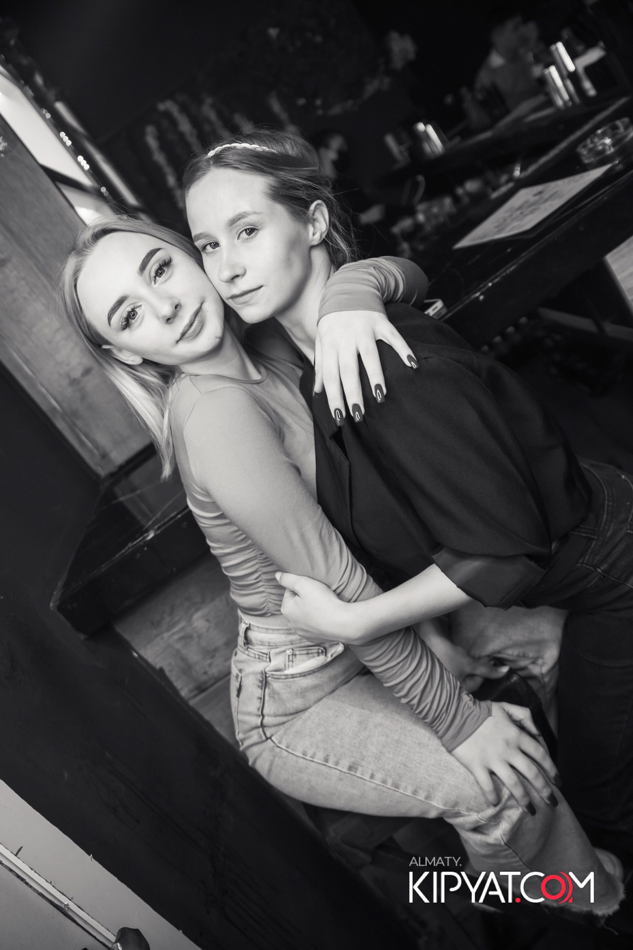 UYAT EMES BAR. КИПЯТКОМ АЛМАТЫ!