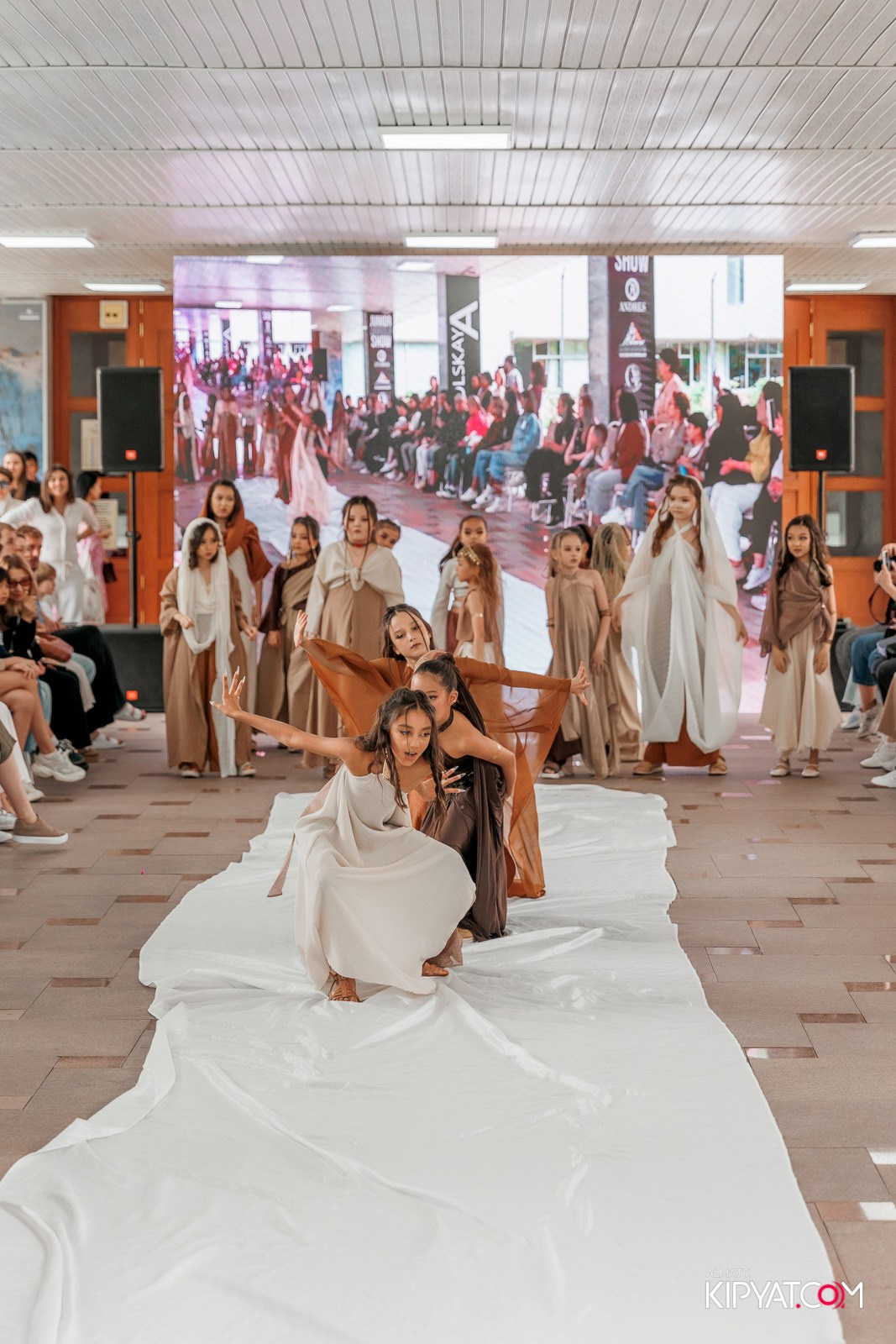 JUNIOR FASHION SHOW. КИПЯТКОМ АЛМАТЫ!