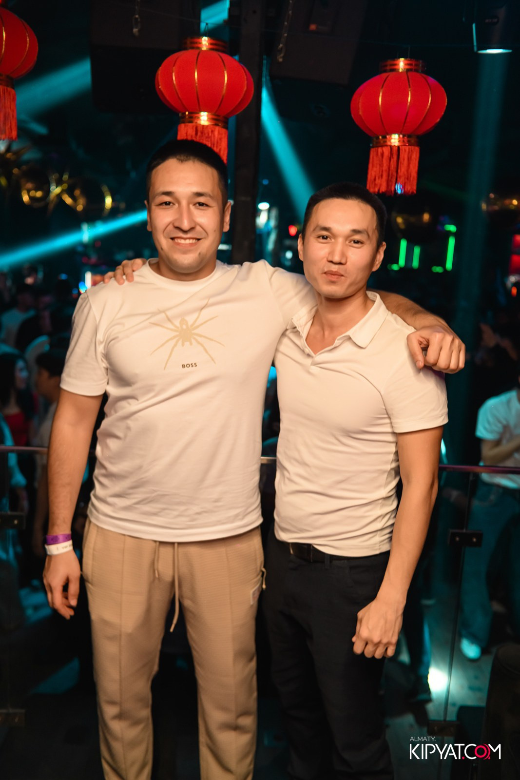 UYAT EMES BAR. КИПЯТКОМ АЛМАТЫ!