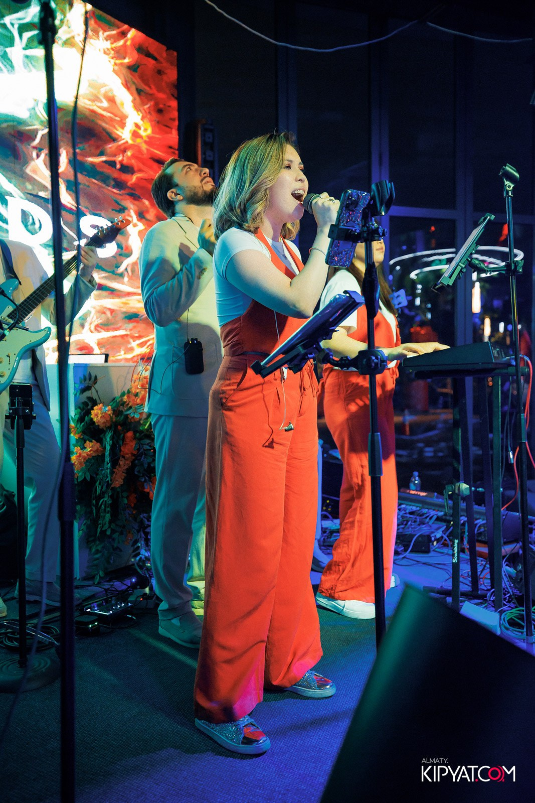 FRIENDS BAR & TERRACE. КИПЯТКОМ АЛМАТЫ!