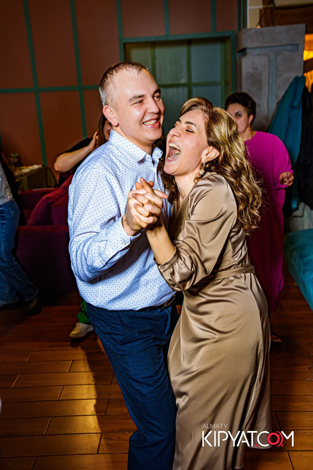 ГРУЗИНСКИЙ ДВОР НА КАБАНБАЙ БАТЫРА. КИПЯТКОМ АЛМАТЫ!