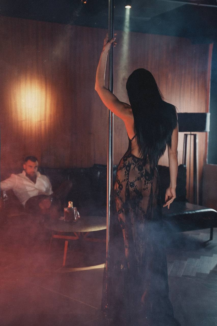 Необычная парная съемка в Москве с пилоном. Анисимова Галина — коммерческий фотограф в Москве