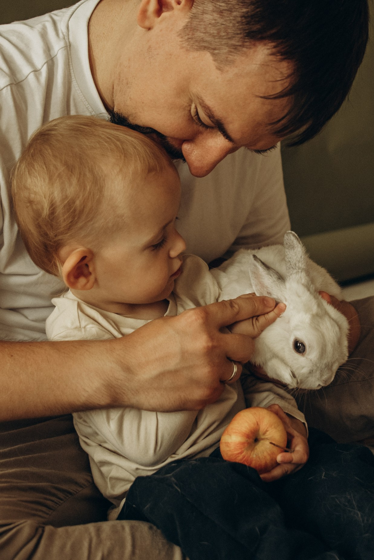 Ярослав и яблоки. Гаврилова Настя семейный фотограф lifestyle в Москве